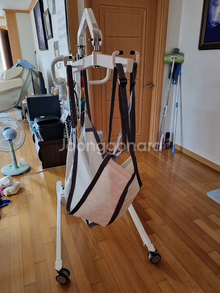 중증 환자 전동식 이동 보조리프트 판매합니다--1