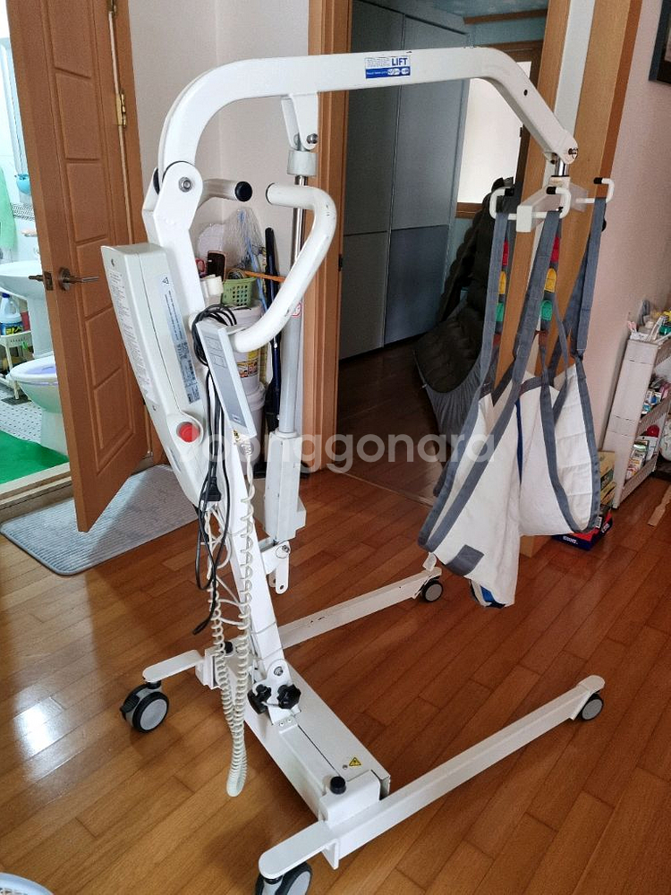 중증 환자 전동식 이동 보조리프트 판매합니다--0