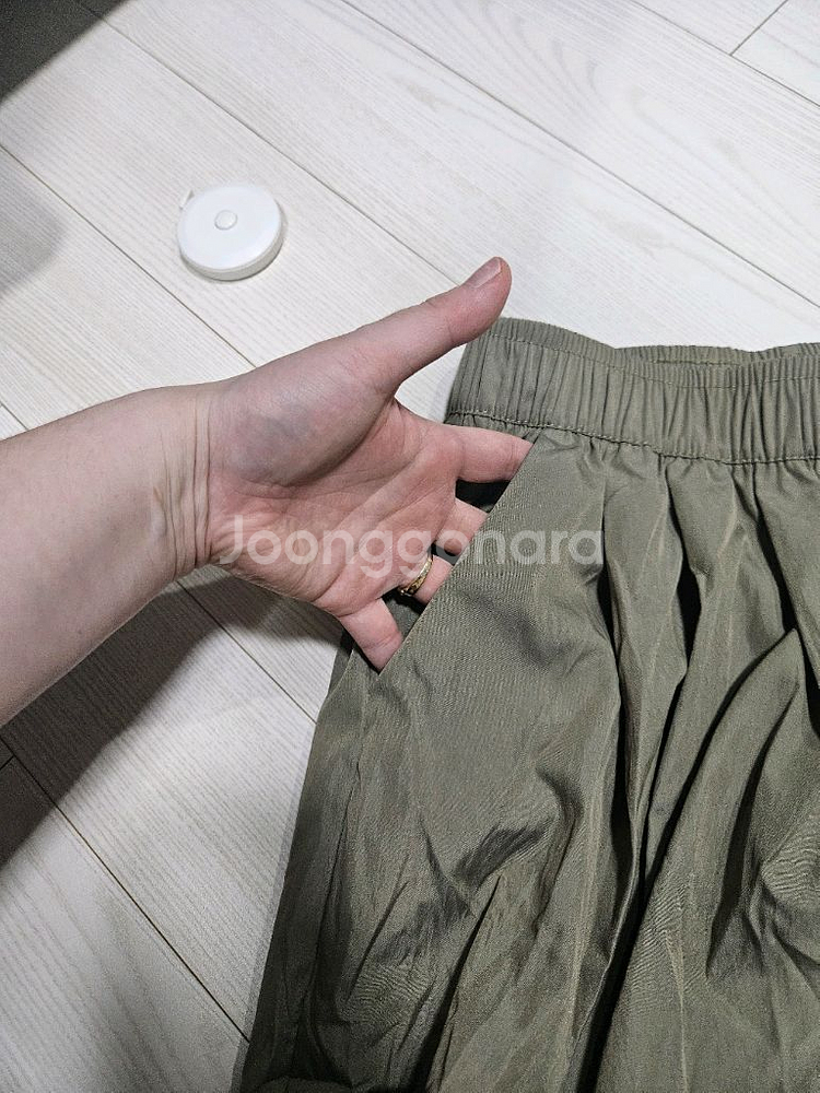 카키색 와이드 팬츠--1