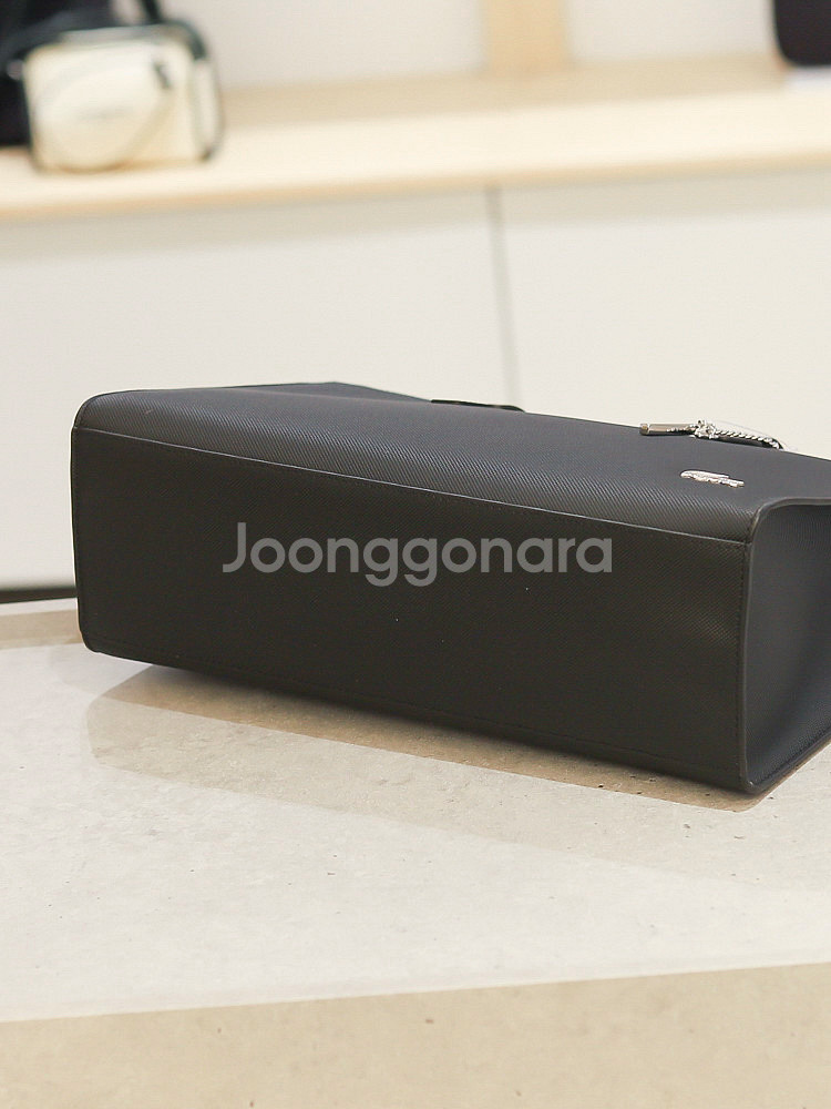 라코스테 여성 스퀘어 가로형 쇼퍼백 (새상품/정품)--4