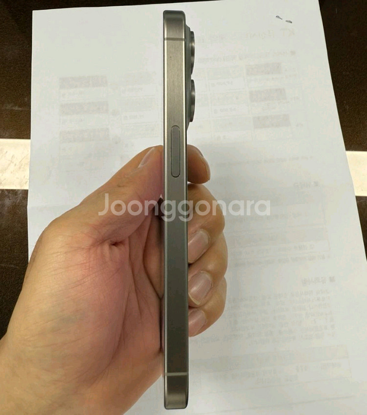 아이폰 15 프로 256GB 티타늄 풀박스 팝니다--6