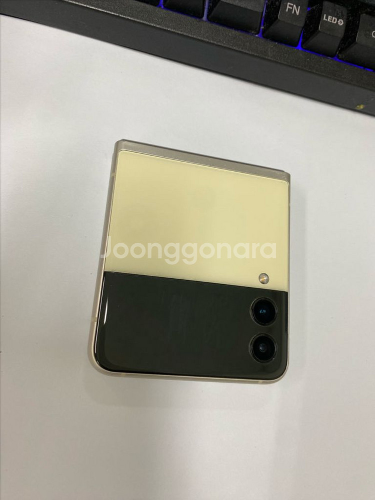 SK 갤럭시Z플립3 크림 액정SS급 256G 무잔상--0