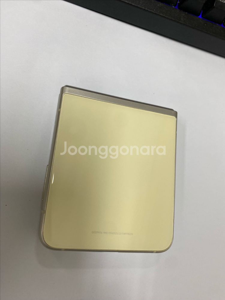 SK 갤럭시Z플립3 크림 액정SS급 256G 무잔상--1