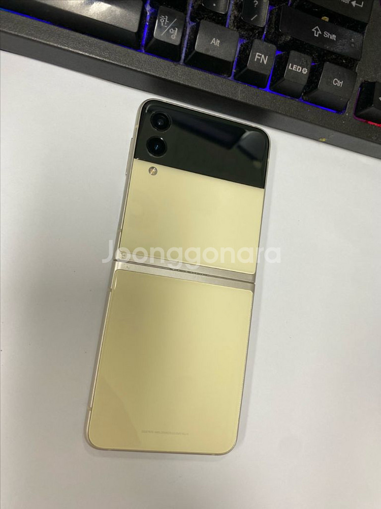 SK 갤럭시Z플립3 크림 액정SS급 256G 무잔상--2