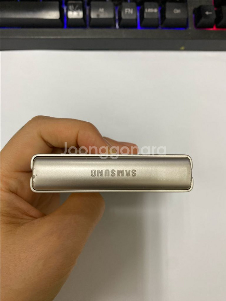 SK 갤럭시Z플립3 크림 액정SS급 256G 무잔상--5