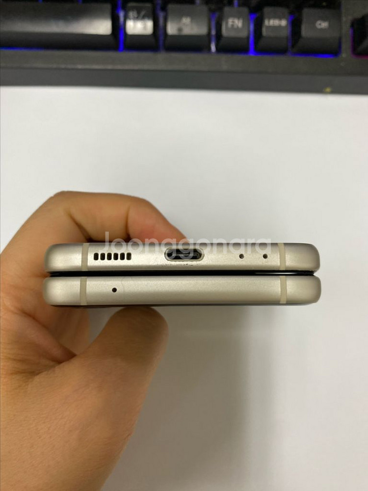 SK 갤럭시Z플립3 크림 액정SS급 256G 무잔상--8