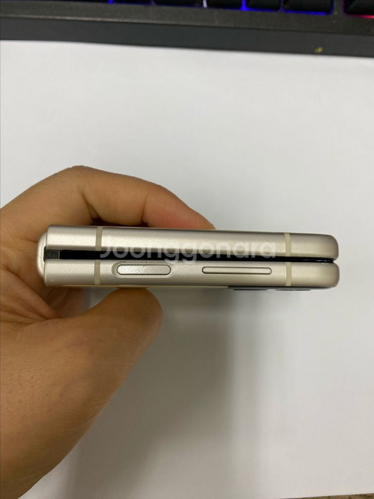 SK 갤럭시Z플립3 크림 액정SS급 256G 무잔상--7