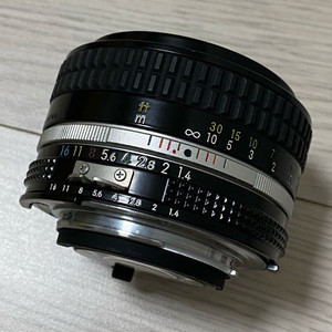 니콘 50mm F1.4 Ai MF 수동렌즈 팝니다.