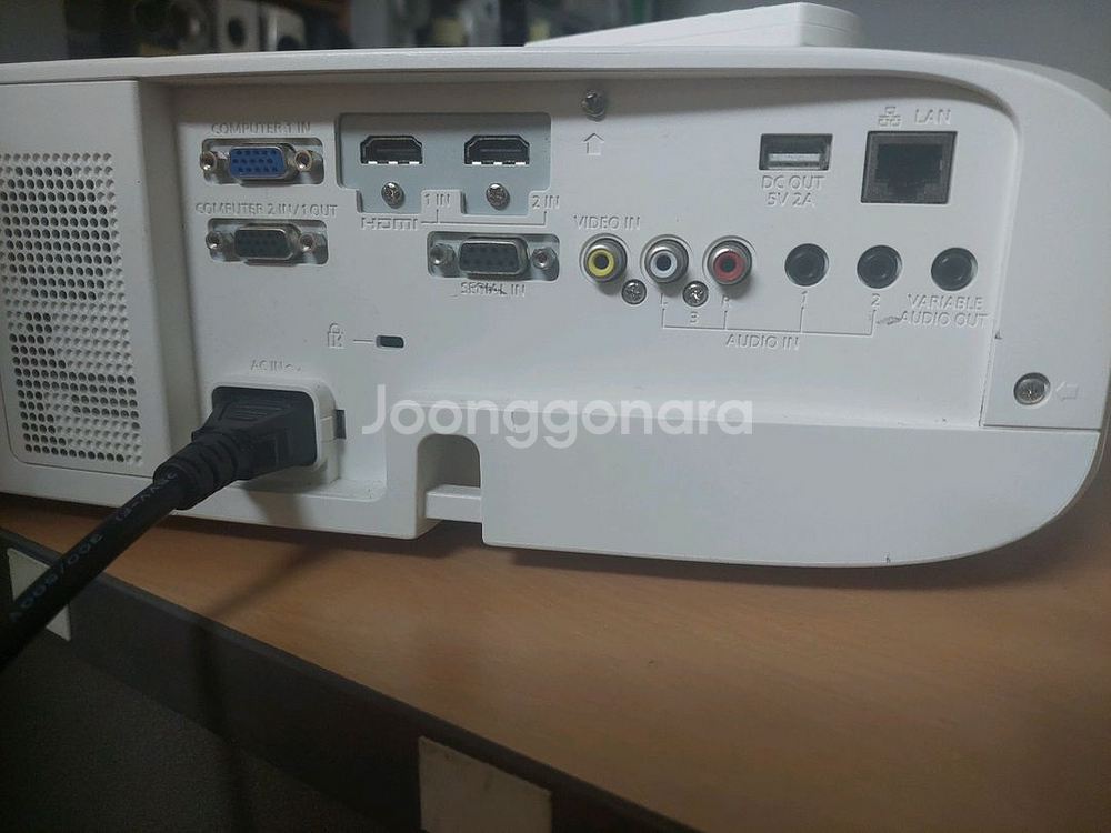 Panasonic 빔프로젝터 PT-VZ580--1