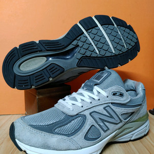 (USA)뉴발란스 990V4(표기250추천사이즈245)