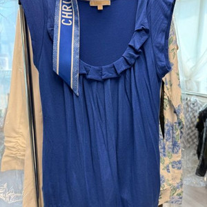 정품 마이클코어스 촤르르 프릴 티셔츠 미실착