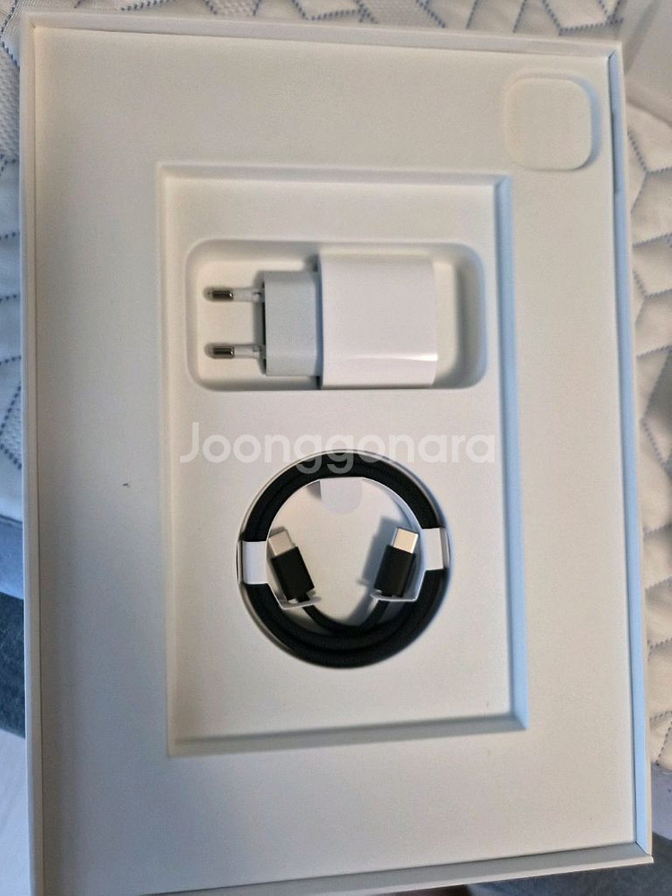 아이패드 프로11인치 (M4 256GB) 판매합니다--3