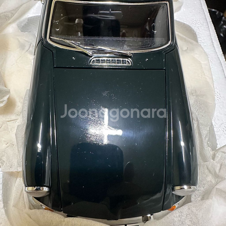 [1:18] 오토아트 MGB GT 쿠페 다이캐스트 급처--2