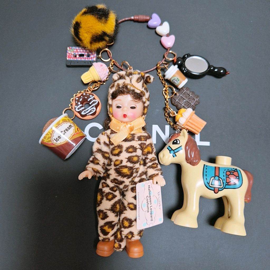 무배) 빈티지 맥마담 인형 키링 호피 할로윈