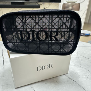 Dior 디올 뷰티 까나쥬 메쉬 블랙 파우치 - 새제품