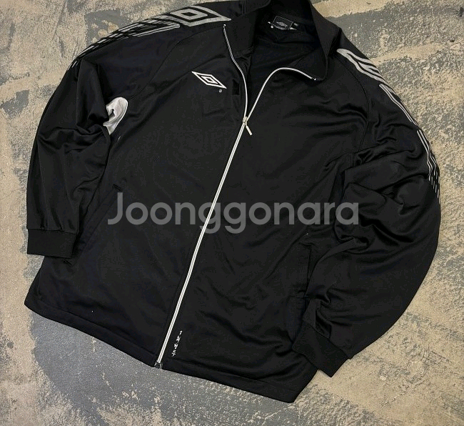 엄브로 블랙 트랙 자켓 105/XL--0