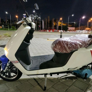 가격내림 새제품 힌색 2500와트 전기 스쿠터