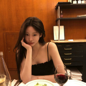 리즈 leeds 바네사 스모크 프릴 탑 블랙 더위시