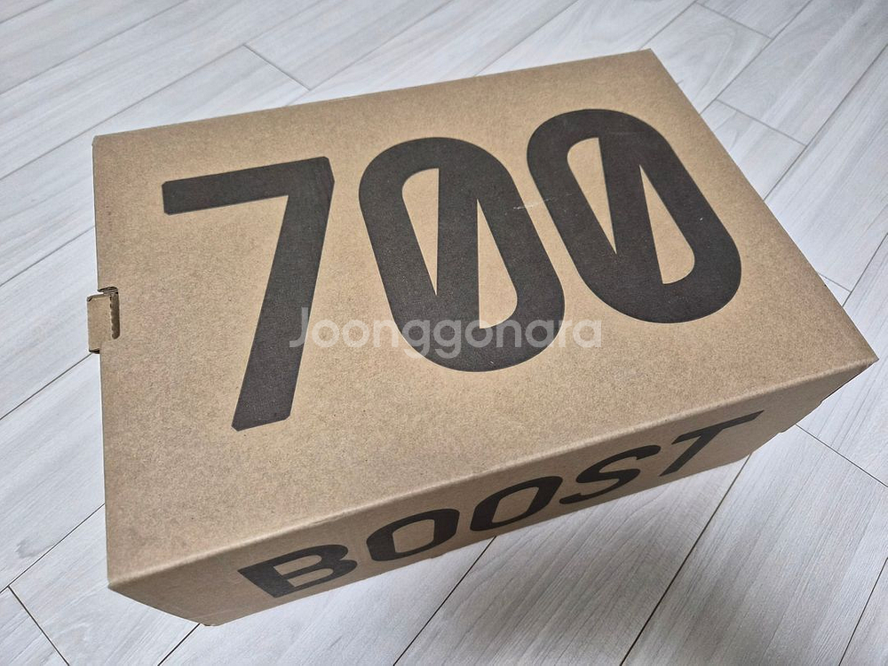 아디다스 이지부스트 700 v2 반타 / 블랙--4