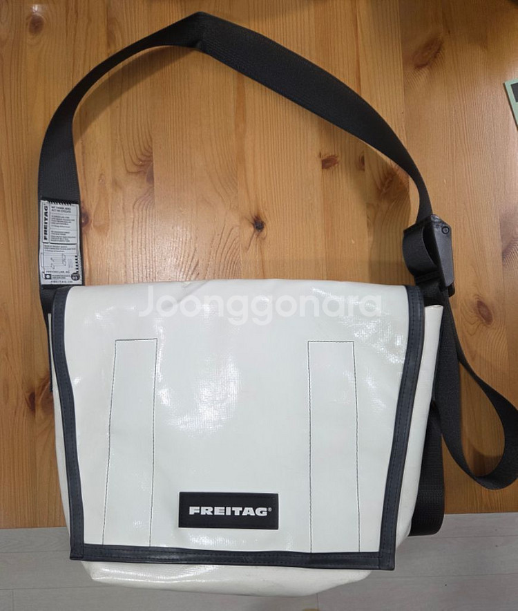 프라이탁 덱스터 올화이트 상태좋음 그린택포함--0