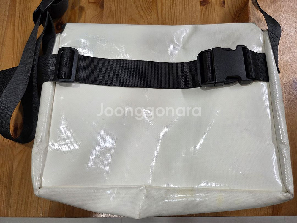 프라이탁 덱스터 올화이트 상태좋음 그린택포함--3