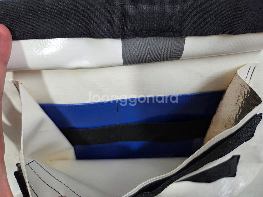 프라이탁 덱스터 올화이트 상태좋음 그린택포함--2