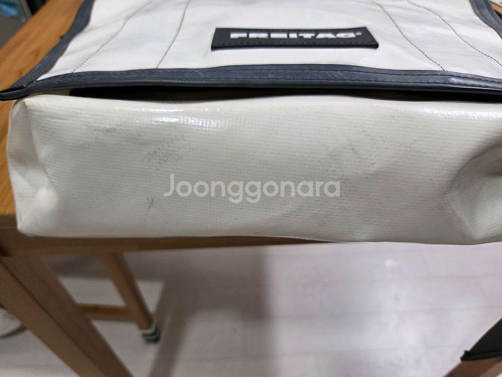 프라이탁 덱스터 올화이트 상태좋음 그린택포함--4