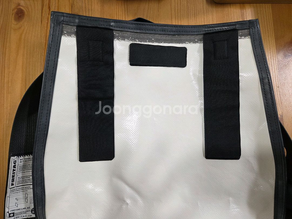 프라이탁 덱스터 올화이트 상태좋음 그린택포함--5