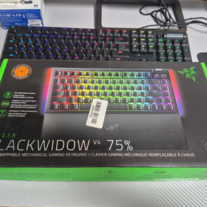 레이저 블랙위도우 V4 75%