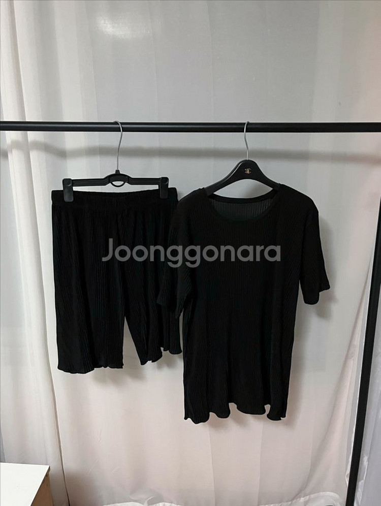 새상품) 블랙 플리츠 세트 상하의 세트 반팔상의 티셔츠--4