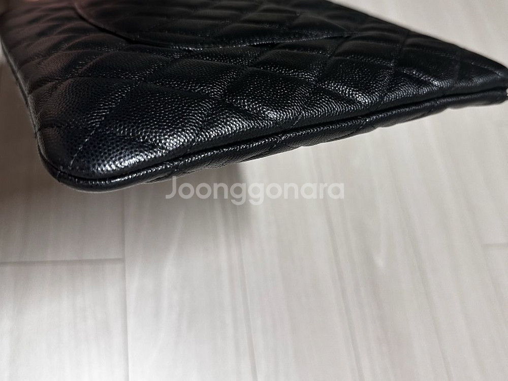 샤넬 캐비어 클러치 미디움 은장--7