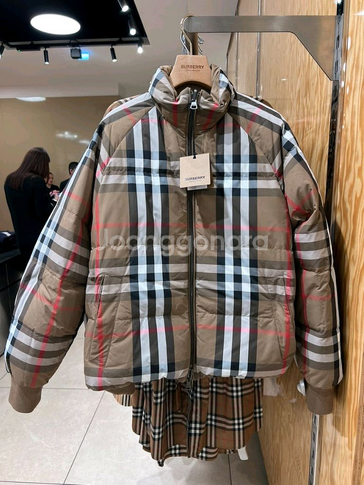 버버리 IVER 여성 양면 크롭 패딩--0