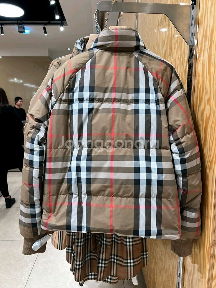 버버리 IVER 여성 양면 크롭 패딩--1