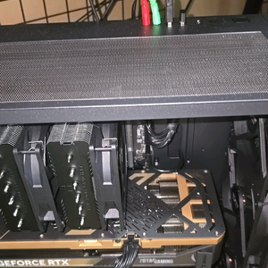 7800X3D 5070Ti 하이엔드 게이밍컴퓨터팝니다