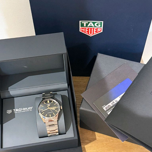 태그호이어 까레라 데이데이트 41mm 로즈골드