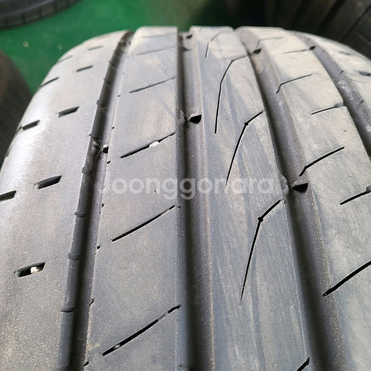 225 55 18 UC6 중고타이어 팝니다--1