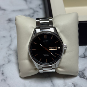 태그호이어 까레라 칼리버5 데이데이트 41mm 블랙골드