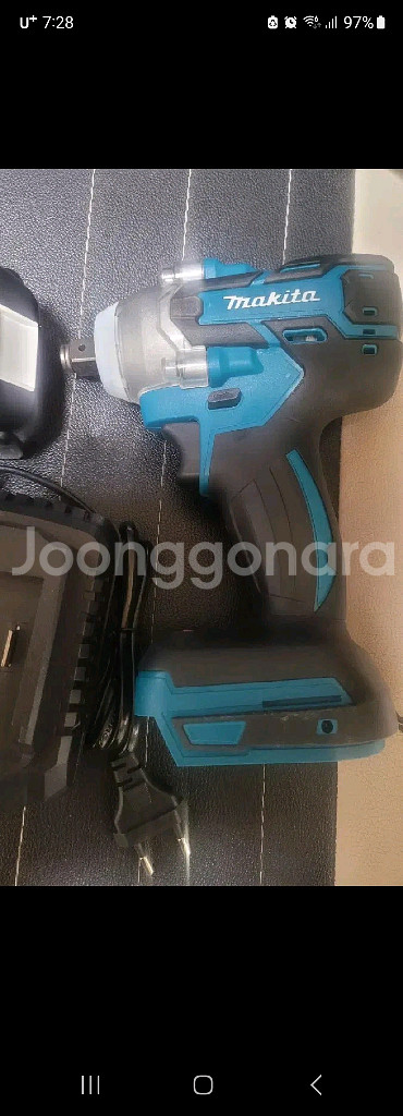 마끼타 임팩드릴 임팩렌치 18V 팝니다.--0