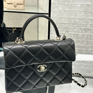샤넬 탑핸들 캐비어 플랩백 미듐 AS4712