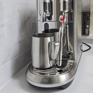 브레빌 네스프레소 크리아티스타커피머신팝니다