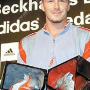 2004 발매 베컴 한정판 축구화