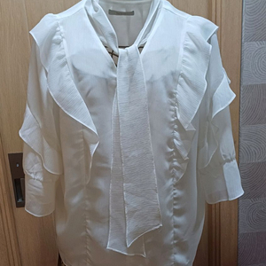 더아이잗 The IZZAT 카라 프릴 블라우스