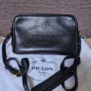 프라다 크로스백(새상품급)