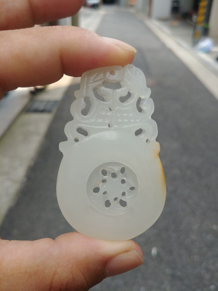 천연 백옥 조각파 목걸리 이미지