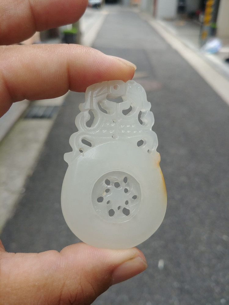 천연 백옥 조각파 목걸리 이미지