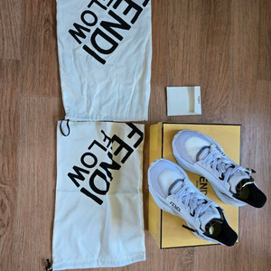 펜디플로우 스니커즈