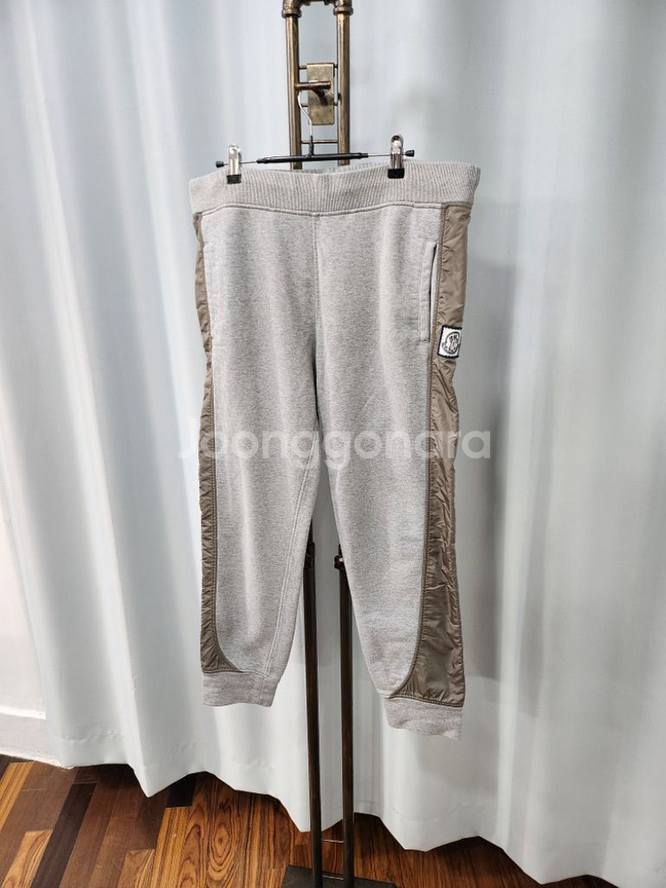 몽클레어 그레이 감마블루 조거팬츠 L/33~35--1