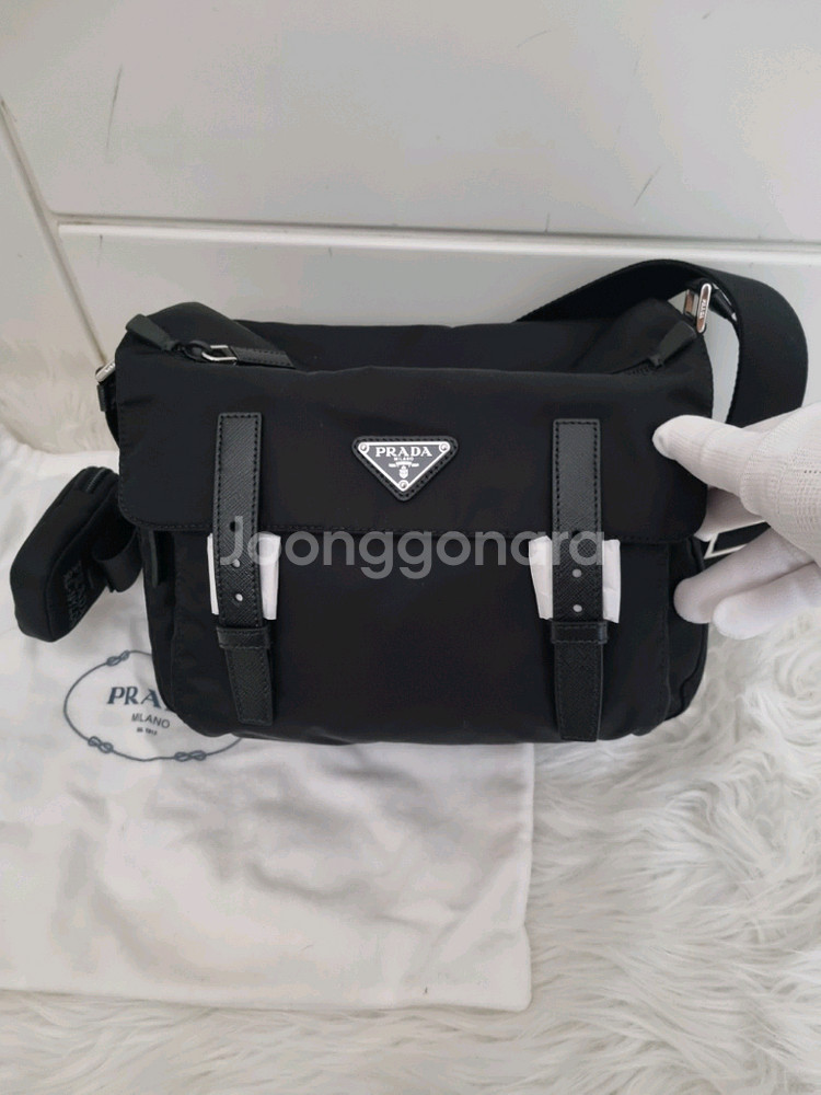 (새상품)프라다 리나일론 메신저백 1BD953--0