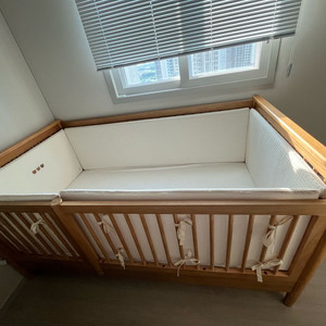 슬로우알레바우 아기원목 아기침대