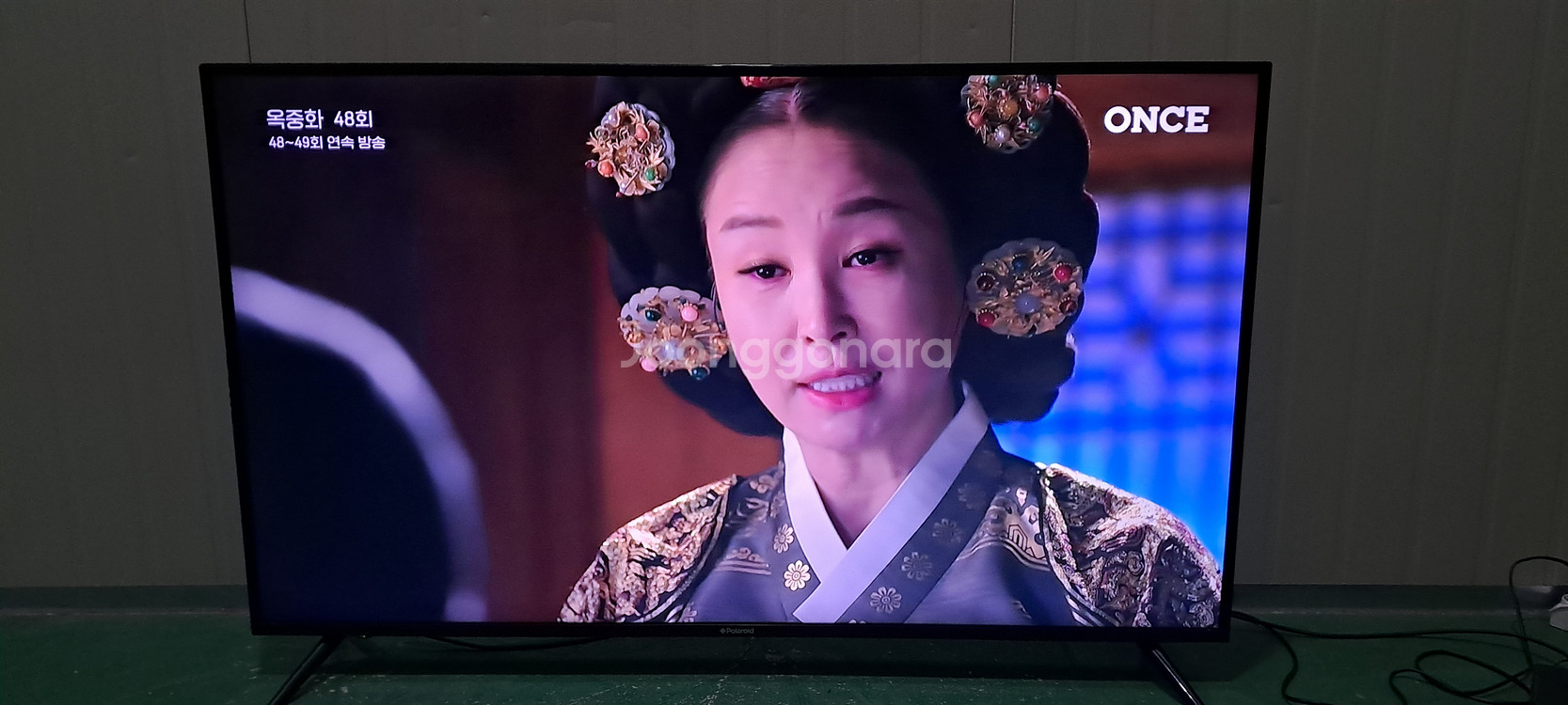 4167 폴라노이드 55인치 스탠드 UHD+LED TV--0